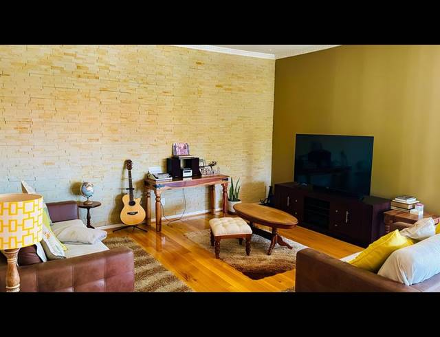 3 BEDROOM APARTMENT FOR SALE IN BULWER